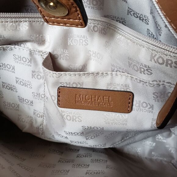 Michael Kors Leather Satchel Crossbody Handbag Pebbled Gold Tone Chain Hardware - Picture 9 of 16